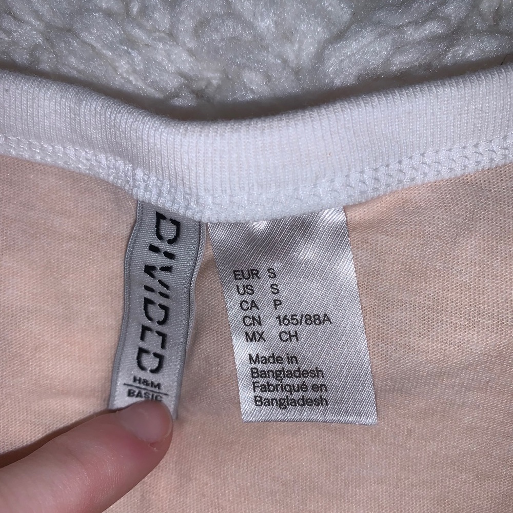 H&M t-shirt - Picture 2 of 2